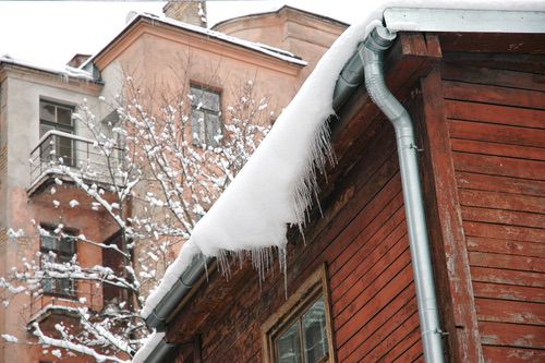 Pudotamme jään ja lumet katolta koko pääkapunkiseudulla